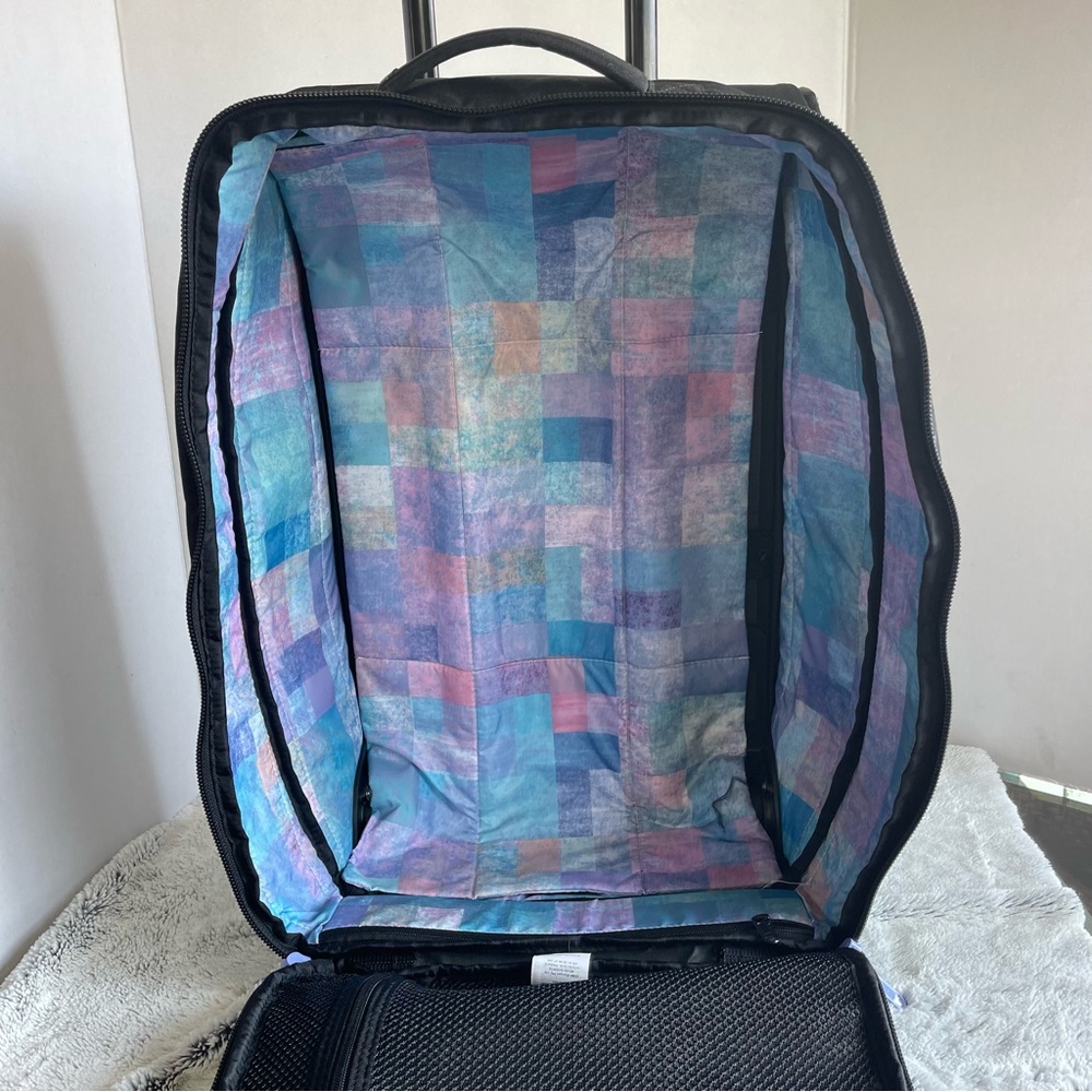 DAKINE 2 Wheel Carry On Roller Suitcase 42L - Picture 12 of 16